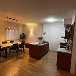 Apartament Lori *